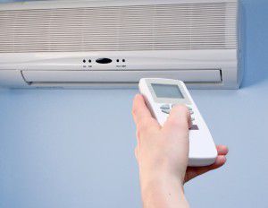 Instruccions per al control remot de l’aire condicionat i ajuda en la seva configuració